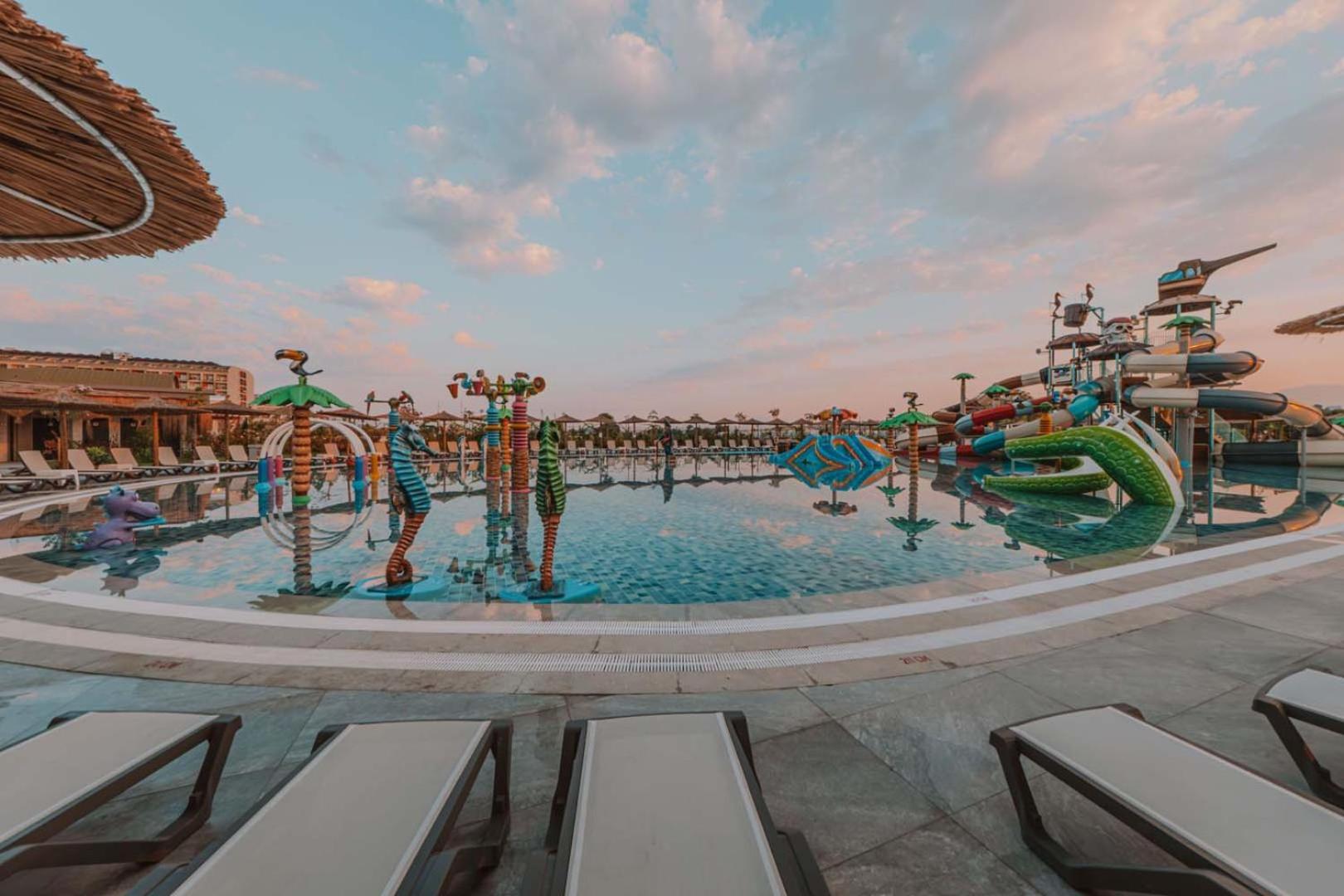 Dream Fun World Hotell Side Eksteriør bilde